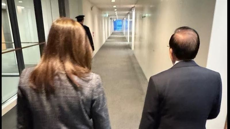 曝謝長廷背影：外交，一步一腳印走出來的