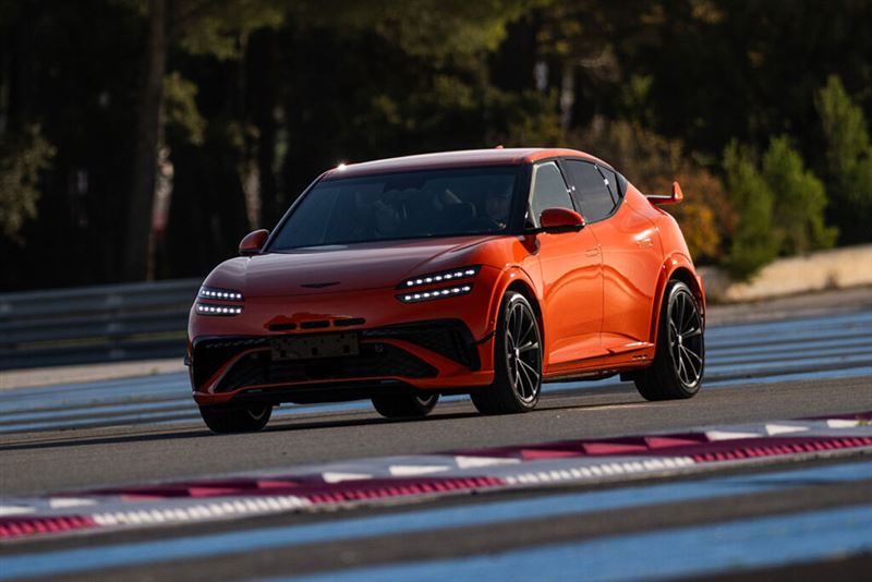 車身增添空力套件。（圖／翻攝Genesis網站）