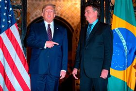 美國總統川普與巴西前總統波索納洛是盟友。但上周末波索納洛被押入監獄之時，川普聽到消息的回應卻是十分冷漠。（圖／翻攝自X平台 @@RpsAgainstTrump）