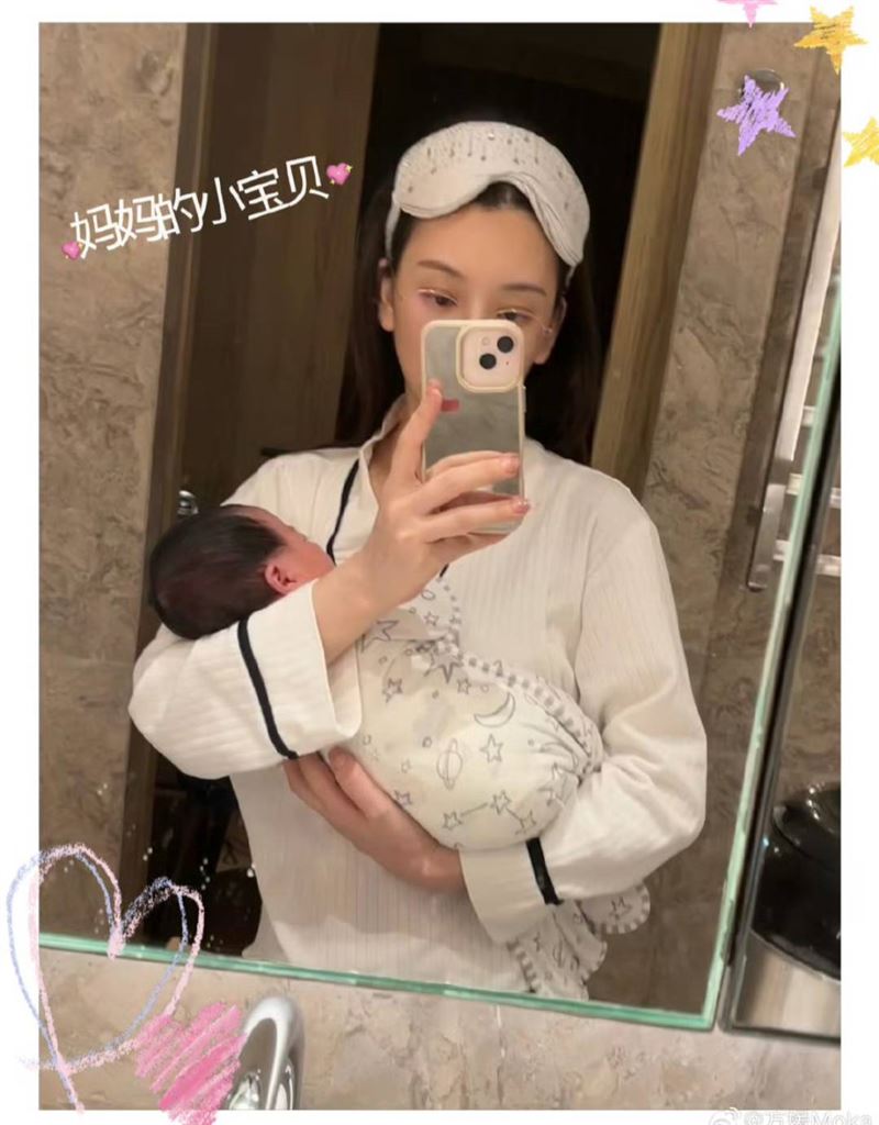 方媛曬出育兒照。（圖／翻攝自微博）