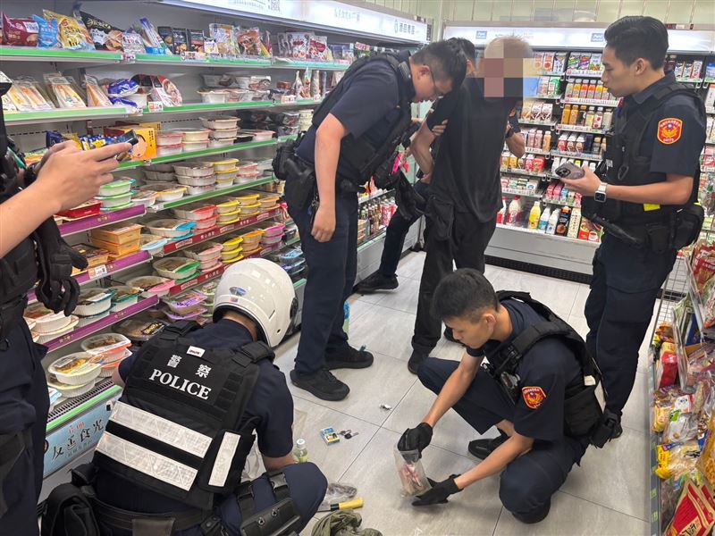 61歲德國男子沒工作，今年9月餓到搶超商。（圖／翻攝畫面）