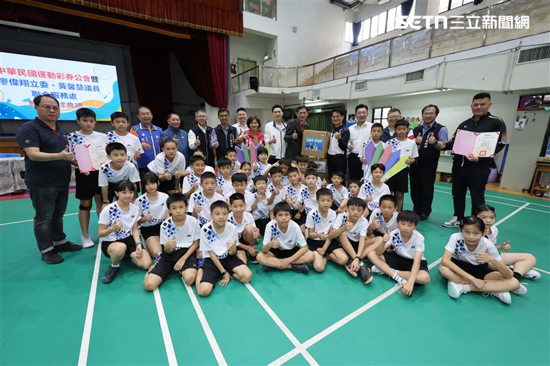 台中市長盃羽球錦標賽橫掃6金5銀9銅，大鵬國小羽球隊不僅包辦六年級男團與三年級女團冠軍，更是全台中表現最耀眼的國小隊伍。（圖／運彩公會提供）