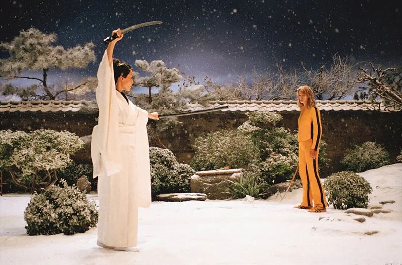 李小龍穿黃色戰衣真相曝光！原因之一竟是為了讓惡棍踢李小龍 的腳印看清楚。黃色戰衣《死亡遊戲》殺到《魷魚遊戲》都看得到，震撼全世界。（圖／翻攝自豆瓣電影）