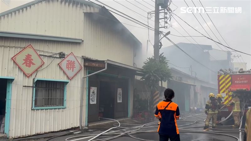 農曆春節前夕，春聯工廠突竄火舌，恐怕這年關難過。（圖／翻攝畫面）