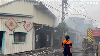 新／年難過！春聯廠祝融　新台幣隨濃煙散