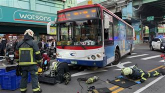 新／北市公車撞行人　男無呼吸心跳搶救中