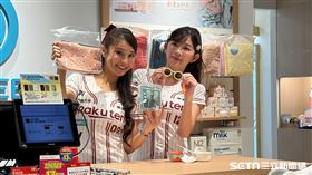 樂天女孩琳妲、林穎樂出席公益活動，幫助失依兒挑選禮物。（圖／記者張沛嘉攝影）