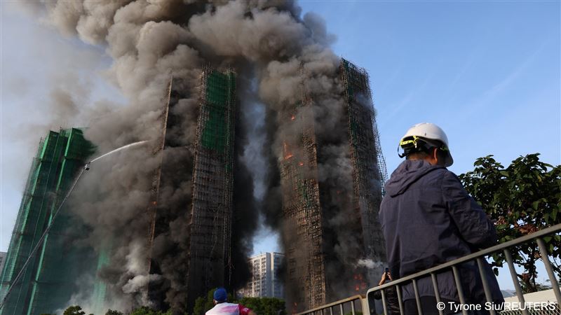 香港大樓惡火增至13死15傷！住戶控人禍