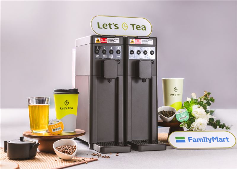 「智能膠囊茶機」具備「小機身、省勞務、多品項」3特色，70秒做好一杯茶。(圖／全家提供)