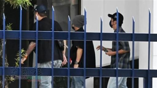 黃明志低調辦理延長保釋　全程不發一語