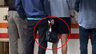 中壢火車站有偷拍狼　鏡頭藏包拍女生裙底