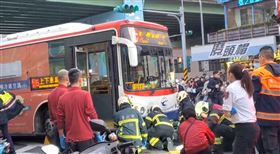 士林,公車,老翁,撞擊,死亡（圖／翻攝畫面）
