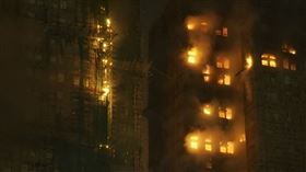 香港社區大樓宏福苑爆發嚴重火警，火勢延燒多棟，釀重大傷亡。（圖／AP授權）