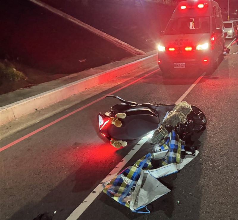 騎士傷重不治、行人命危搶救中。（圖／翻攝畫面）