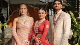 「翹臀珍」珍妮佛·羅培茲飛往印度為婚禮獻唱。（圖／翻攝自X平台 @2001OnLine）