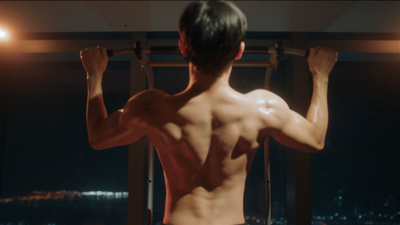 振永在劇中大秀精實身材。（圖／中天娛樂台提供）