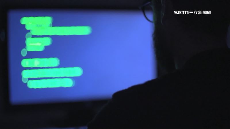 網黃會在成人串流平台經營帳號，靠著粉絲花錢點閱解鎖照片賺錢