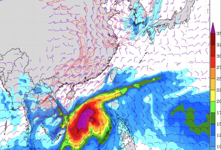 目前南海至巴士海峽暖濕水氣不少，北方乾冷空氣勢力更強。（圖／翻攝自氣象報馬仔）