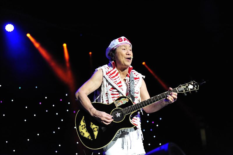 有「歌神」稱號的香港創作男歌手許冠傑，在臉書粉絲專頁親筆寫下30字，吸引不少粉絲、香港人一同集氣。（圖／翻攝自許冠傑臉書）