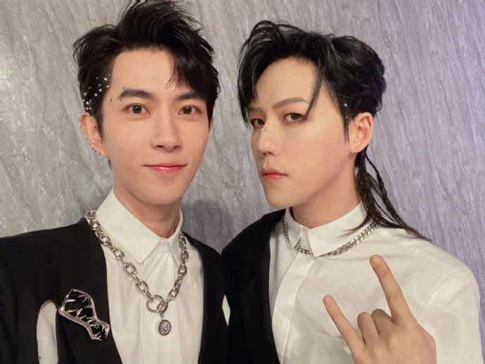 劉維（右）曾曬出跟于朦朧合照悼念。（圖／翻攝自微博）