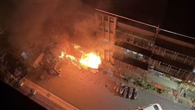 台北,北投,義理街火警,公寓,受困,濃煙。（圖／翻攝畫面）