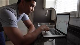 國泰永續高股息成分股涵蓋台股核心產業，其中AI及Apple相關供應鏈比重達五成，金融股則約三成，兼具產業成長與資金動能。（示意圖/ PIXABAY）