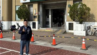 藍議員自豪：人行道畫車格！Cheap開噴了