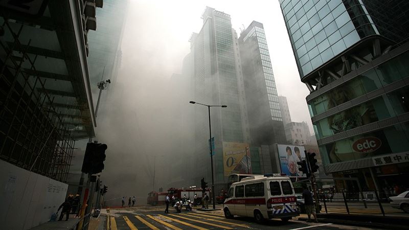 香港首宗「五級火警」發生於2008年的香港旺角彌敦道的嘉禾大廈造成4死55傷。（圖／翻攝自維基百科）
