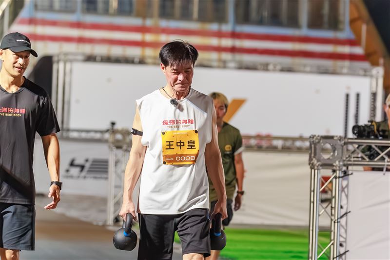 王中皇透露自己從小就運動細胞發達，曾是校內田徑隊。（圖／好看娛樂）