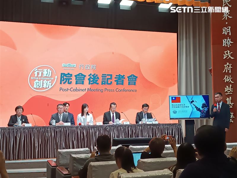 行政院會今（27）日討論通過，國防部擬具「強化防衛韌性及不對稱戰力計畫採購特別條例」草案。（圖／記者盧素梅攝影）
