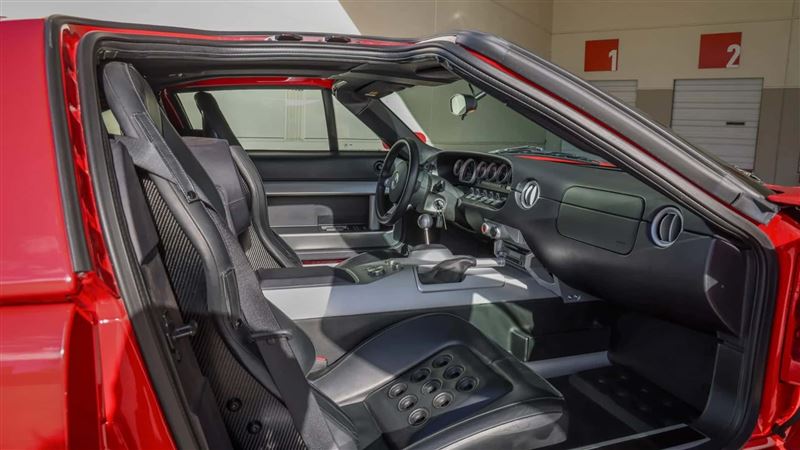 當年的高檔選配McIntosh CD音響完整留存。（圖／翻攝Bring a Trailer網站）