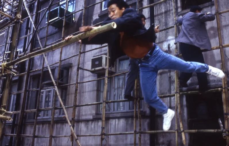 香港宏福苑大火「築棚」是元兇？！清明上河圖、香港電影常見的文化遺產。圖為電影賭神。（圖／翻攝自豆瓣電影）