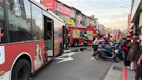 北市,士林區,死亡車禍,老翁,失智婦,公車。（圖／翻攝畫面）