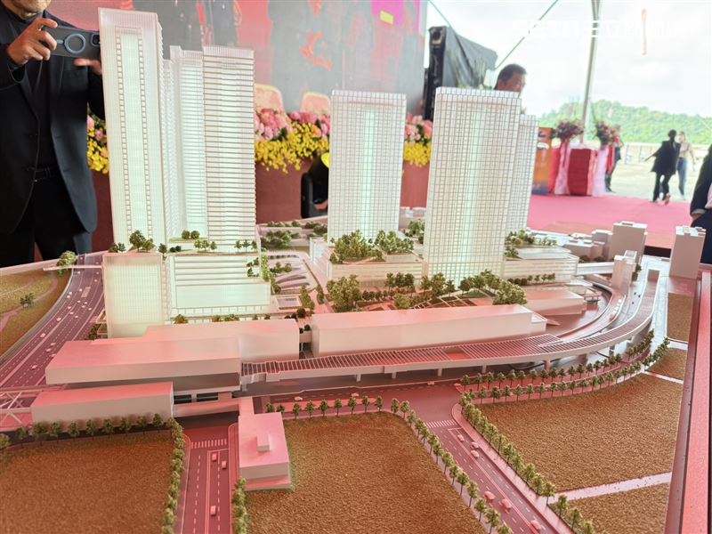 十四張開發案未來是否會導入宏匯廣場，他說明仍須依據政府與投資方分配情況而定，尚未確定。（圖／記者李育道攝影）