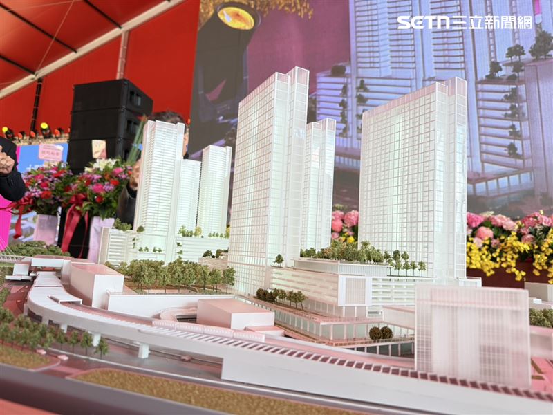 總開發價值達985億元，規畫8棟最高51層樓開發大樓，2樓可供2萬坪商場、購物中心進駐，3樓以上為5萬坪辦公室及5100戶住宅。（圖／記者李育道攝影）新北環狀線十四張站暨南機廠捷運開發案