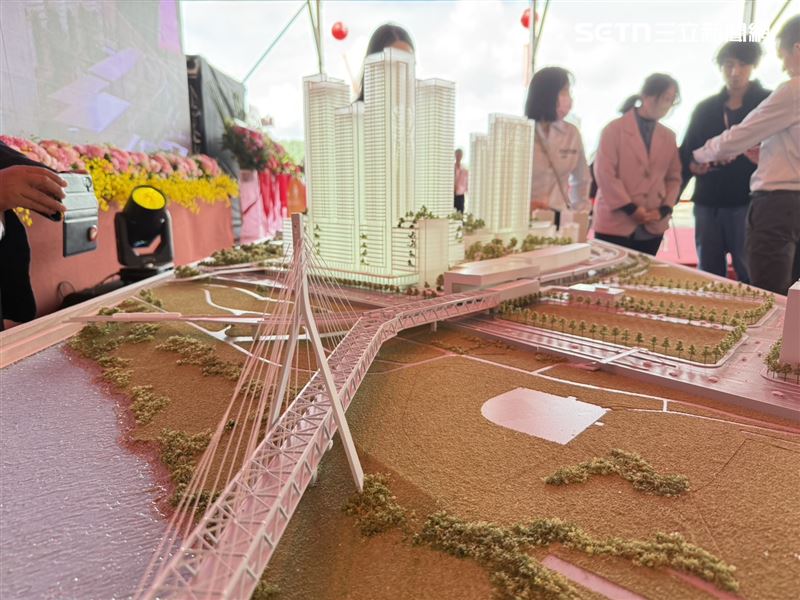 十四張站暨南機廠開發基地面積約14.3公頃，採立體共構方式結合捷運車站與機廠，都市計畫規定至少需配置30%商業樓地板面積。（圖／記者李育道攝影）