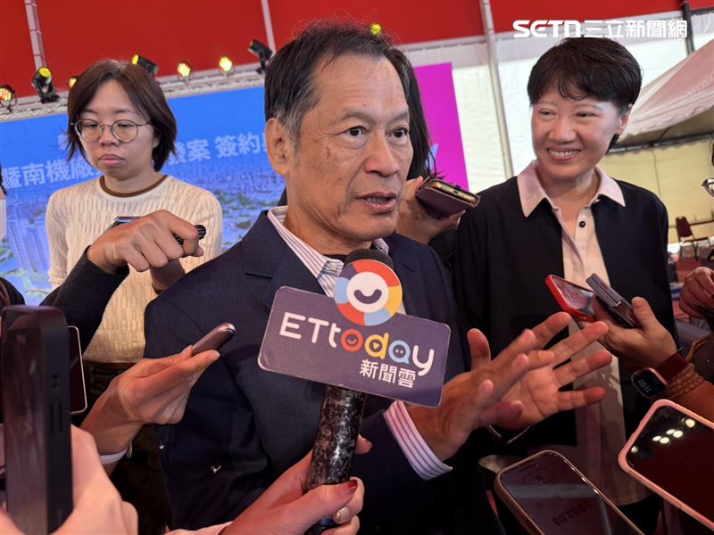 宏匯上城董事長、環宇上城董事長許崑泰會後被問及是否規劃上市，他笑說完全不考慮，因為上市後行政與法遵繁瑣，（圖／記者李育道攝影）