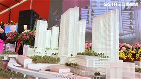 總開發價值達985億元，規畫8棟最高51層樓開發大樓，2樓可供2萬坪商場、購物中心進駐，3樓以上為5萬坪辦公室及5100戶住宅。（圖／記者李育道攝影）新北環狀線十四張站暨南機廠捷運開發案