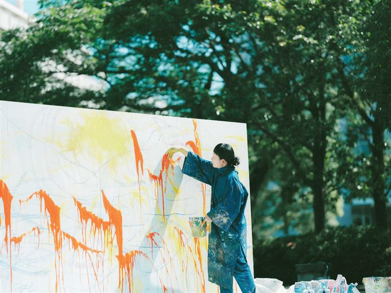 2025雄獅文具藝術季於桃園龍潭想像力製造所展出 !以《藝外之境》為主題，館內到戶外，平面或立體，看看海內外藝術家如何用自己的藝術語彙說出不一樣的藝外之境，即日起至12/15。（圖／業者提供）