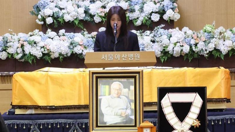 國民爺爺今出殯　她致詞淚崩一度無法言語