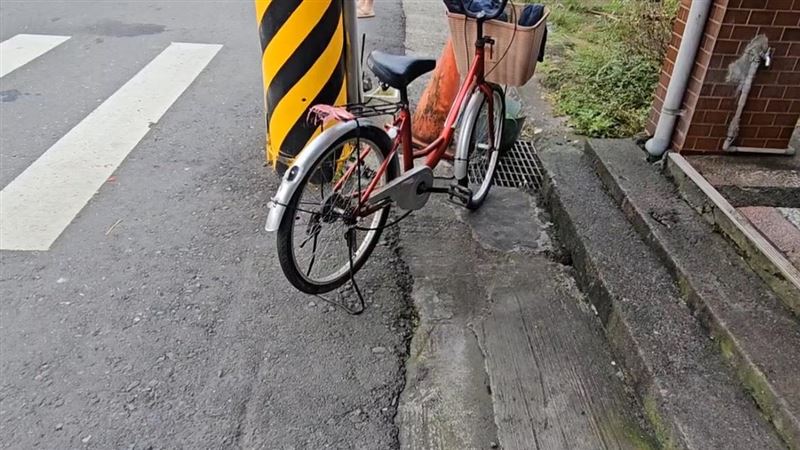 宜蘭老翁捲砂石車底!遭拖行血跡斑斑慘死