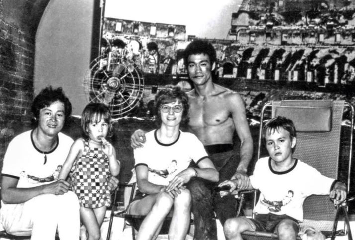 11月27日是李小龍生日！他雖然已經過世52年了，但仍然是全世界年輕人的勇氣象徵，不可不知道李小龍的20個真相曝光。圖為李小龍全家福。（圖／翻攝自IG @therealshannonlee）