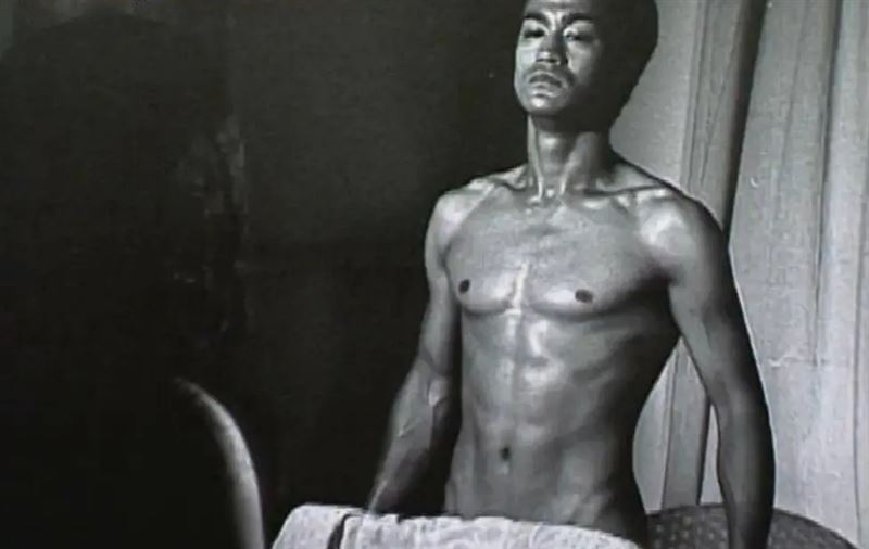 11月27日是李小龍生日！他雖然已經過世52年了，但仍然是全世界年輕人的勇氣象徵，不可不知道李小龍的20個真相曝光。（圖／翻攝自豆瓣電影）