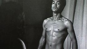 11月27日是李小龍生日！他雖然已經過世52年了，但仍然是全世界年輕人的勇氣象徵，不可不知道李小龍的20個真相曝光（圖／翻攝自豆瓣電影、翻攝自IG @therealshannonlee、國家影視聽中心提供） 