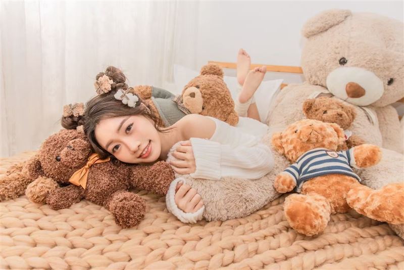 來自普通家庭的優菈從打工一族蛻變為當紅主播，收入也同步大躍升(圖/星光直播提供)