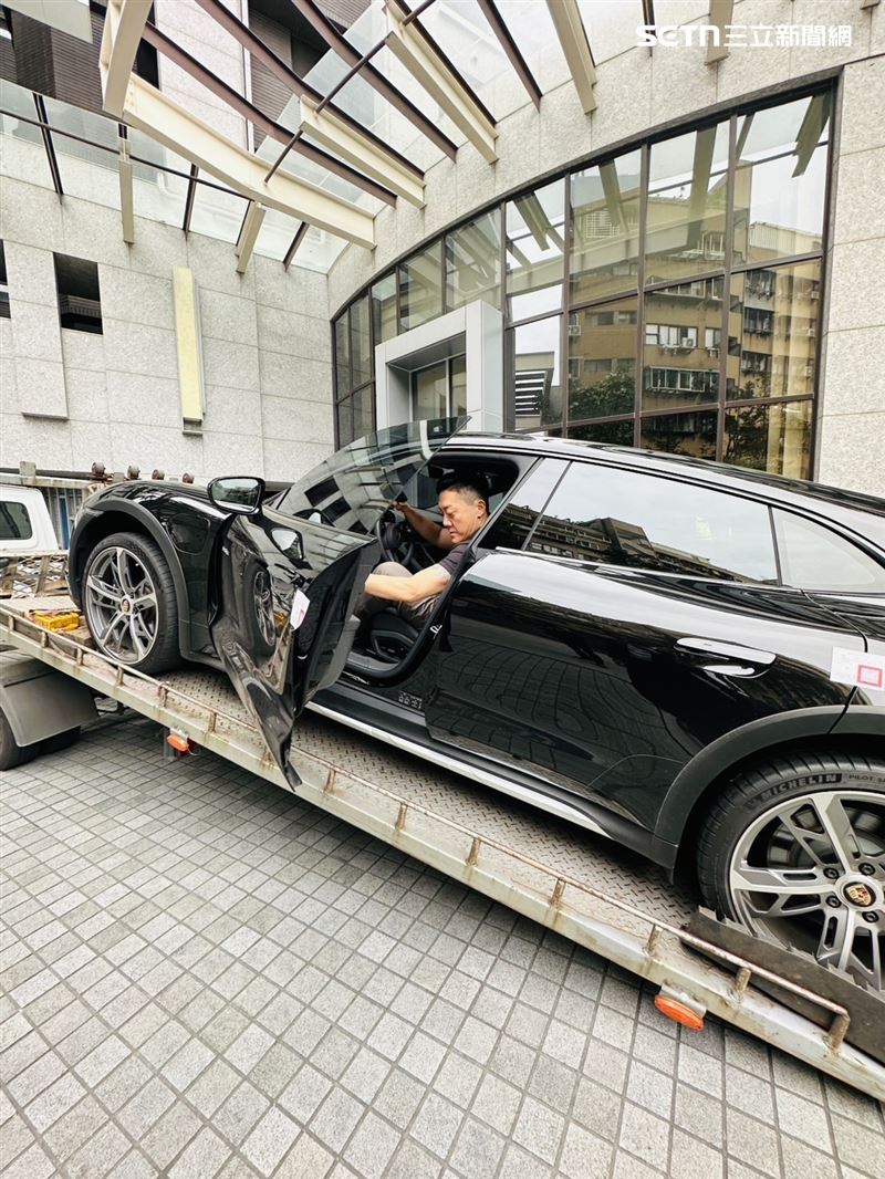 黃廉盈400多萬元的精品與跑車遭假扣押。（圖／律師提供）