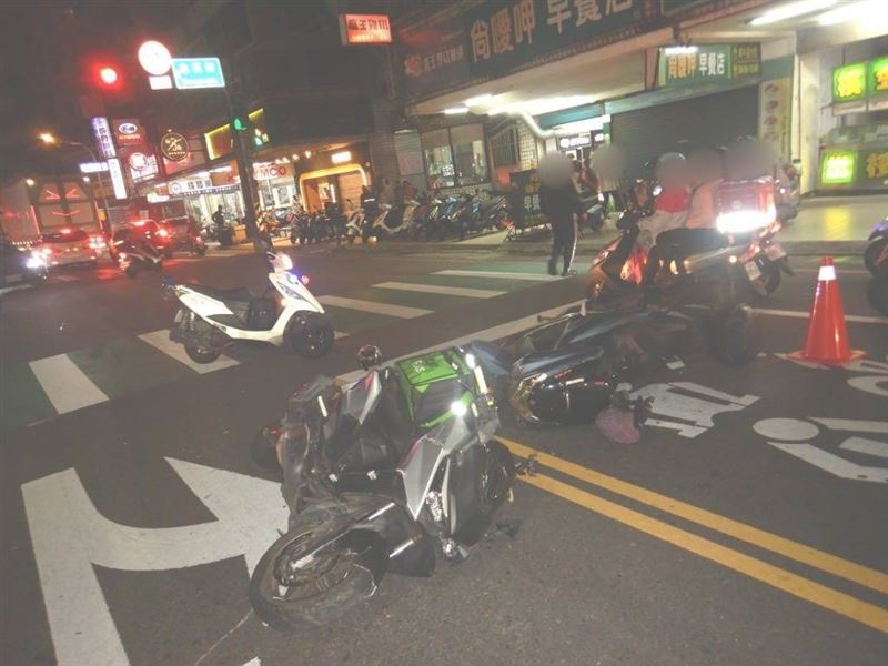 該起事故造成徐男、吳男身體多處擦傷，沒有生命危險。（圖／桃園電子報提供）