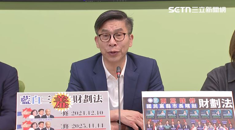 鍾佳濱回嗆,持續嚷嚷修法的人若還聽不懂,單一國籍就是如同單一配偶,「聽得懂嗎?只能有一位啦!」他也怒嗆藍營,不要再說兩岸同屬一中,這種「屁話」沒有用。(圖/翻攝畫面)