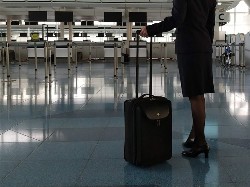 女網友抱怨聊天對象一聽到她是空姐，就像發情一樣態度180度大轉變。（示意圖，PhotoAC）