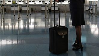 女網友抱怨聊天對象一聽到她是空姐，就像發情一樣態度180度大轉變。（示意圖，PhotoAC）